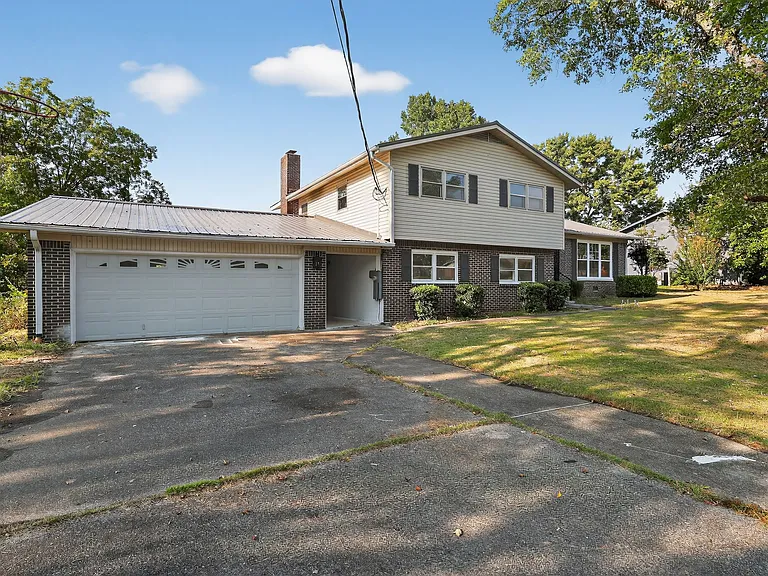 2214 Windsong Trl — Photo 1