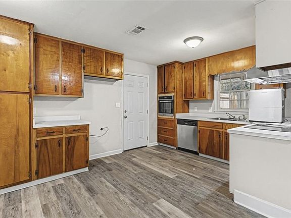 5th image of 5964 Montfort Rd S