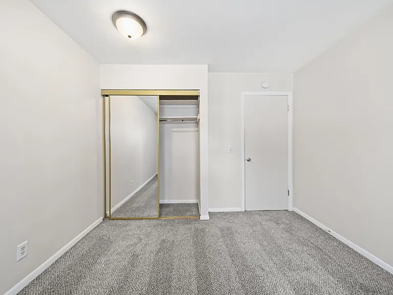 Williamsburg Apartments — Photo 42