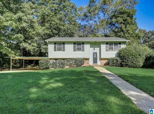 712 Twin Ridge Dr, Gardendale, AL 35071