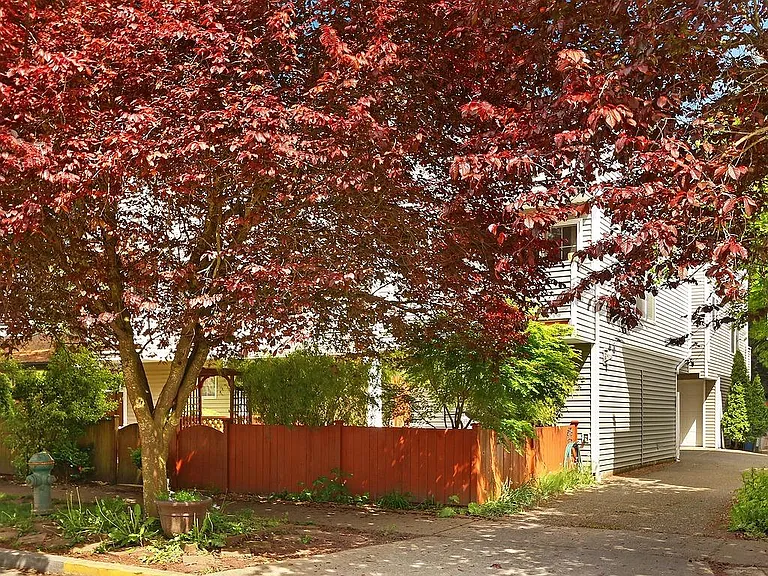 8524 Midvale Ave N #B — Photo 16