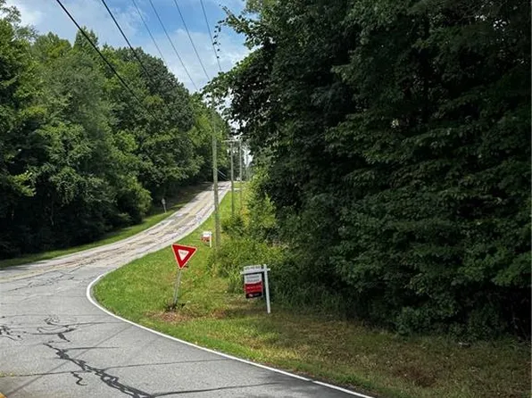 3 S Park Dr, Reidsville, NC 27320