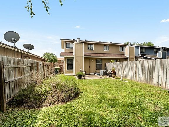 3rd image of 179 Glenbrook Dr