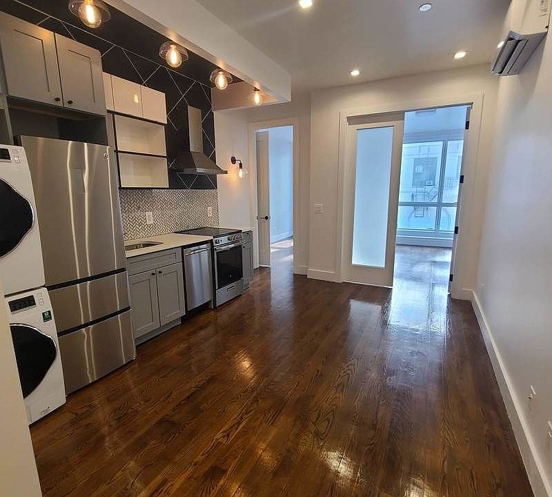1st image of 85 Graham Ave #22