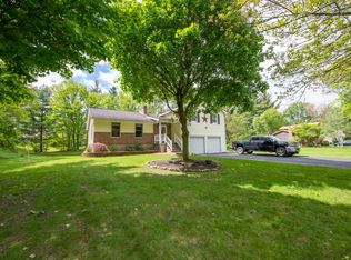 7 Maurice Ln, Clifton Park, NY 12065