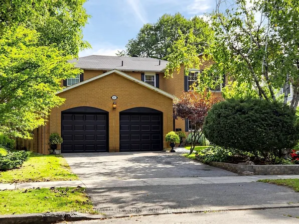45 Pinnacle Rd, Toronto, ON M2L 2V6