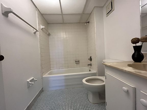 5th image of 7820 Colony Cir S #206-12-217
