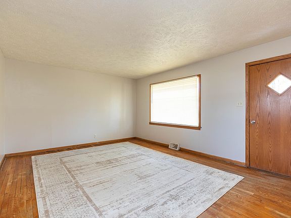 5th image of 856 Vassar Dr