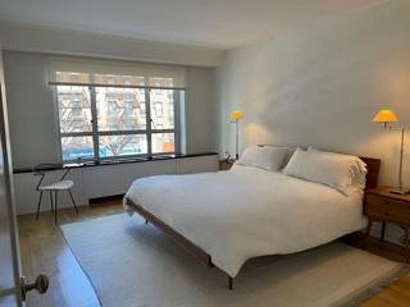 5th image of 200 E 66th St APT A0405
