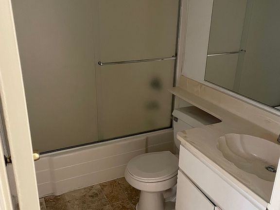 5th image of 515 Kelton Ave #327