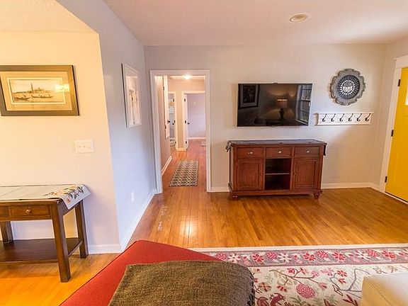 4th image of 540 Buckminster Cir