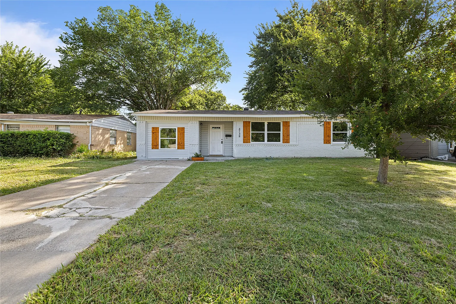 4738 Bedford Dr photo 1