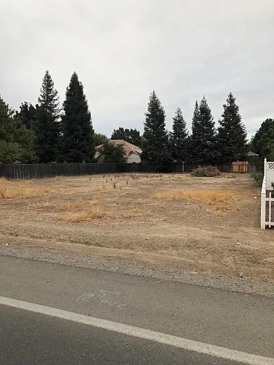 Acacia Ave photo 1