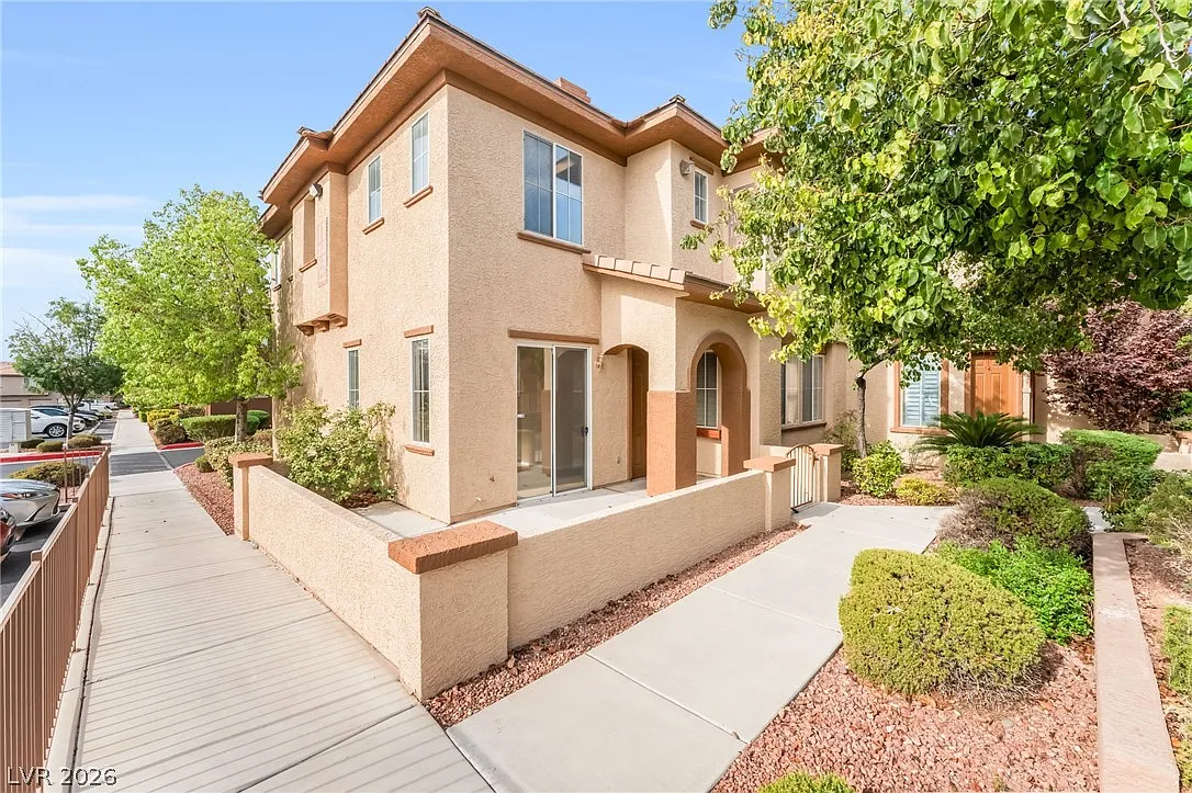 3 bed, 2.0 bath, 1492 sqft, $1,750 — Photo 1