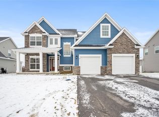 15 Glastonbury Cir, West Henrietta, NY 14586