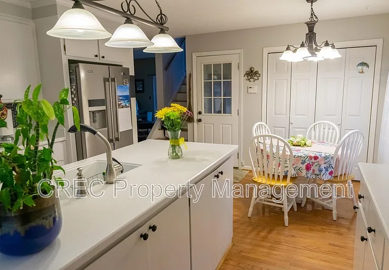114 Queensbury Cir — Photo 10