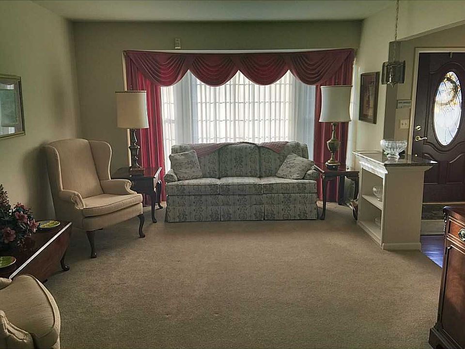 2nd image of 2043 Rose Arbor Dr