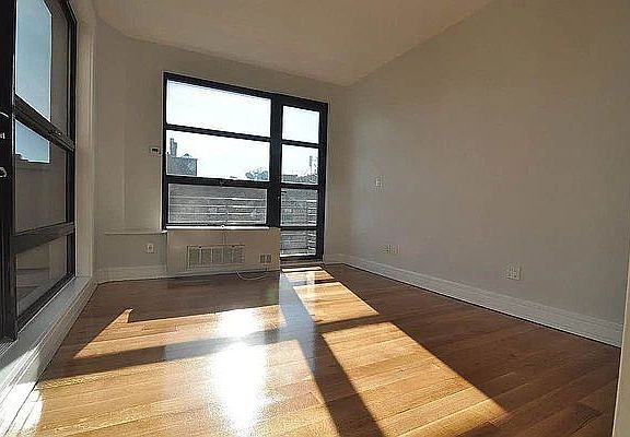4th image of 1153 Hoe Ave APT 2