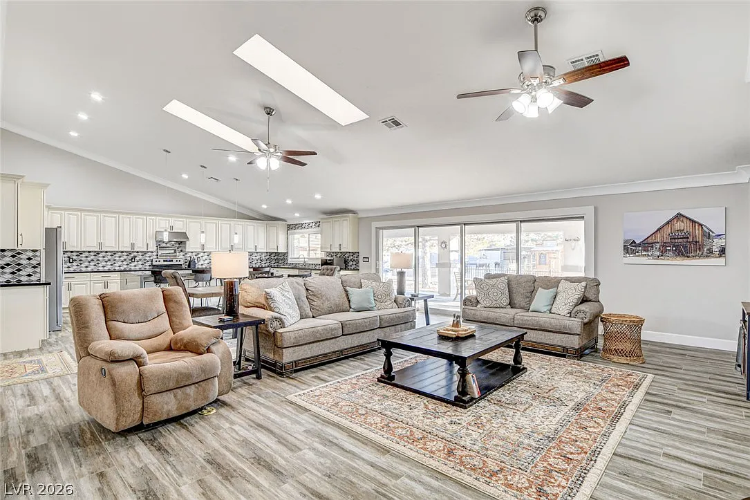 4 bed, 3.5 bath, 3027 sqft, $6,900 — Photo 4