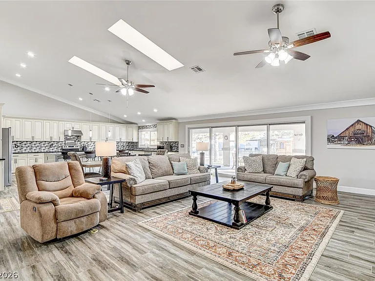 5353 Dorrell Ln — Photo 4
