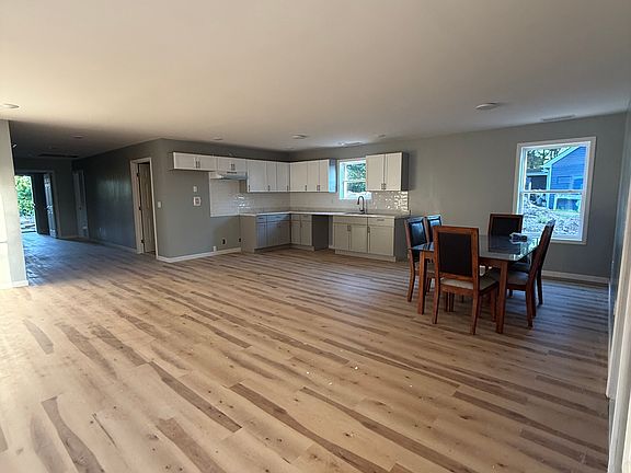 2nd image of 905 Colorado St