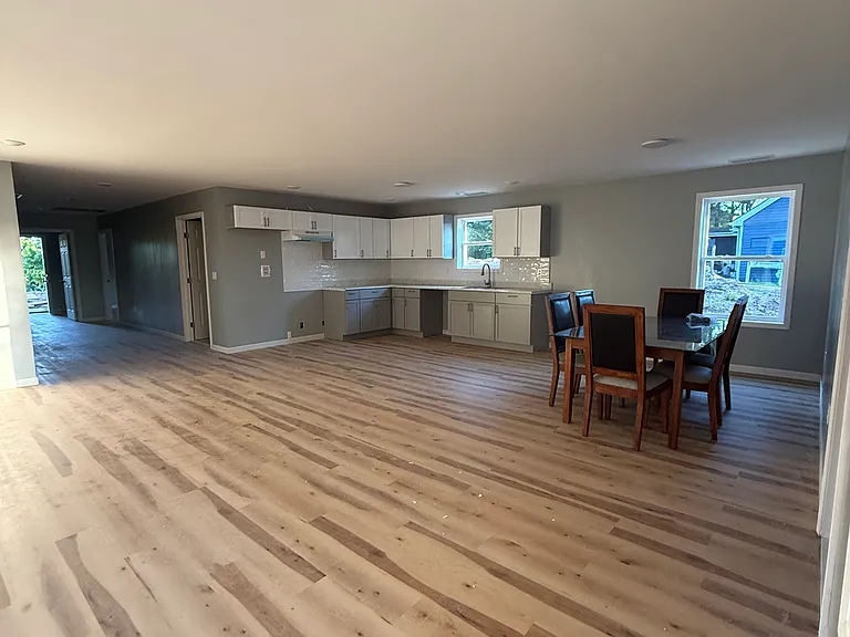 905 Colorado St — Photo 2