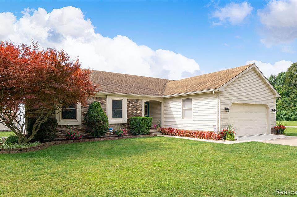 28375 Oakley St, Livonia, MI 48154 | Zillow