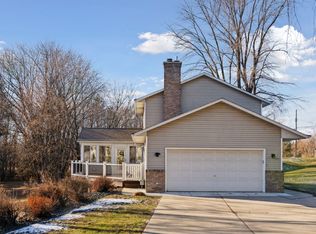 125 Pineview Ln N, Plymouth, MN 55441