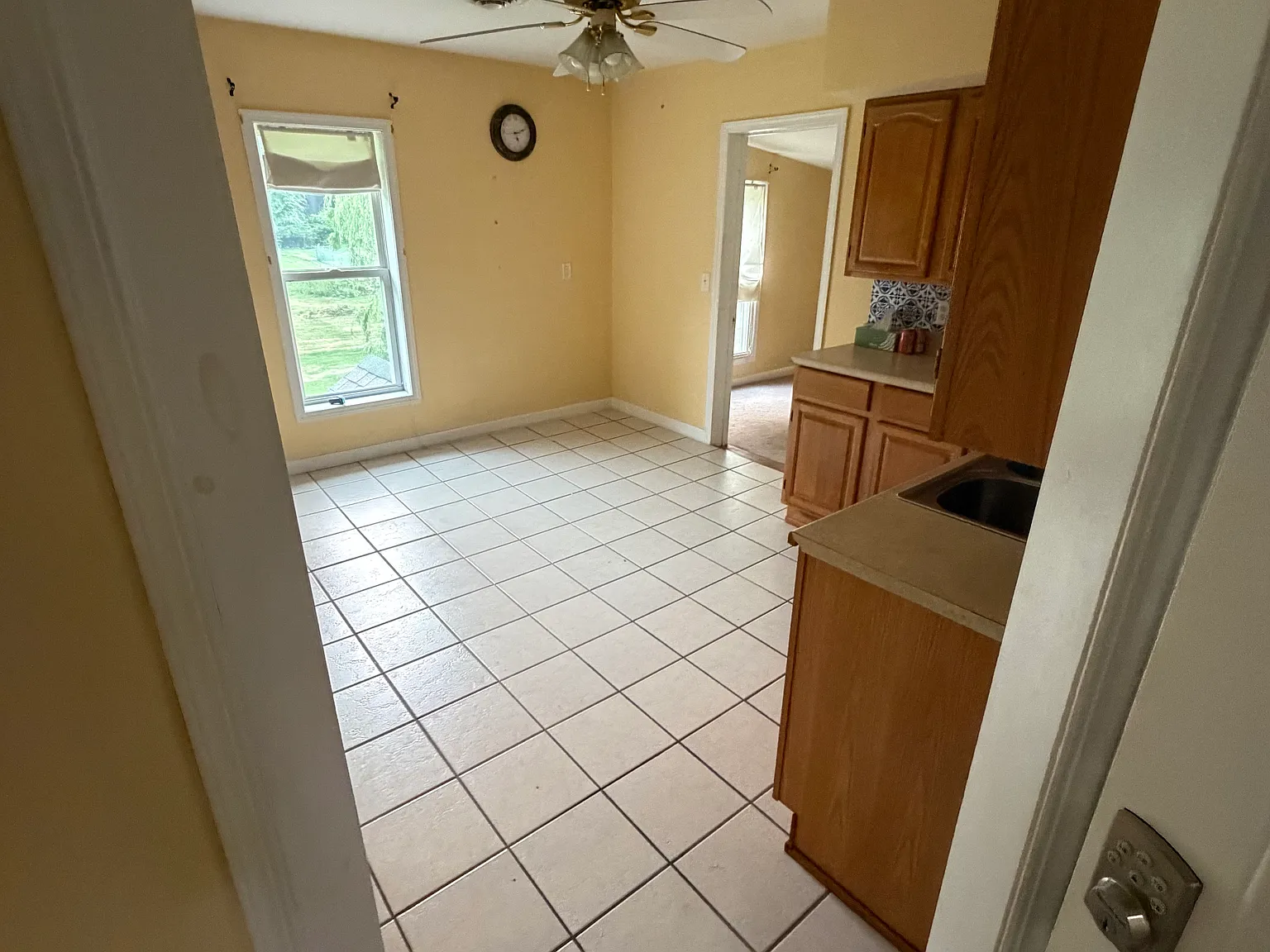 220 W 15th St — Photo 3