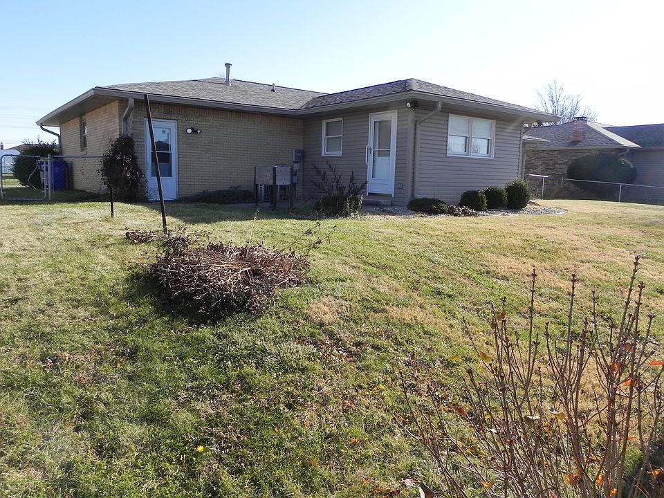 2nd image of 1509 E Cadillac Dr