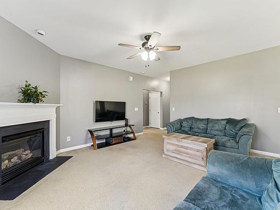 3rd image of 875 Meriweather Dr