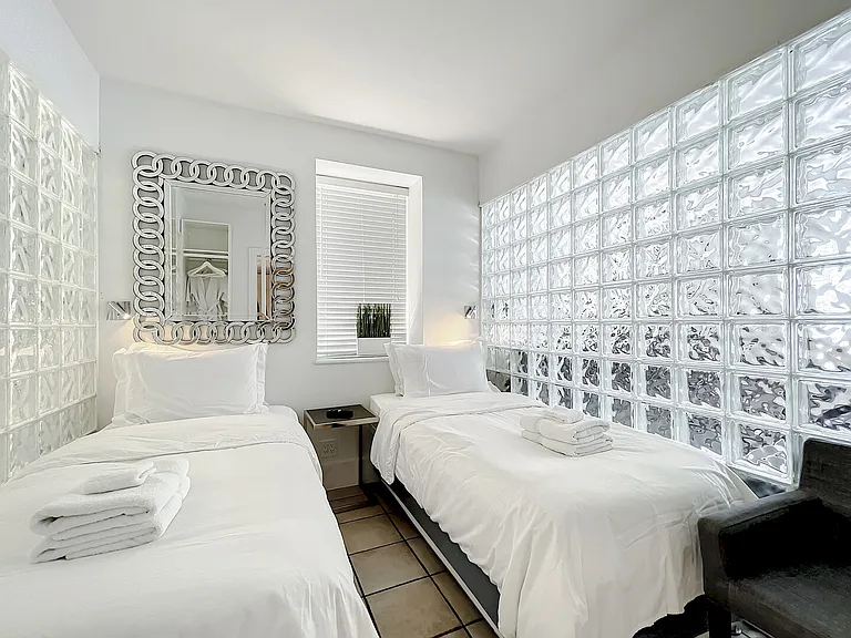 Ocean Dr — Photo 41