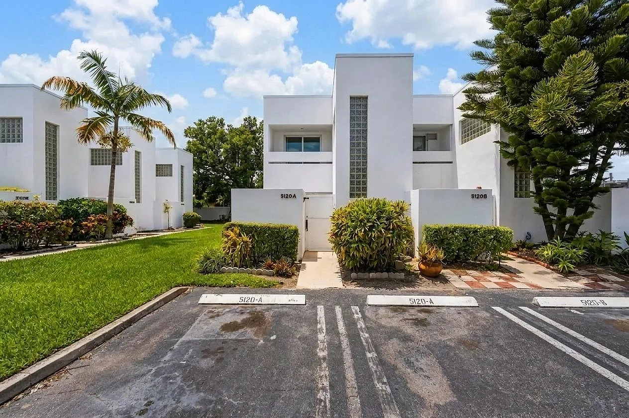 2 bed, 1.5 bath, 1277 sqft, $2,500 — Photo 1