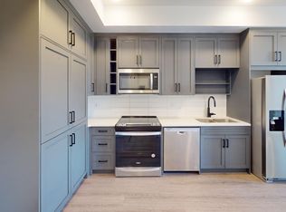 3932 University Ave NW #322, Calgary, AB T3B 6P6
