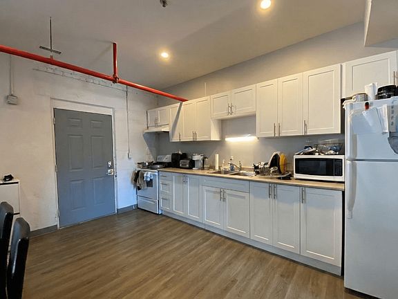 5th image of 12 Bridgeport Rd E Room 1-17