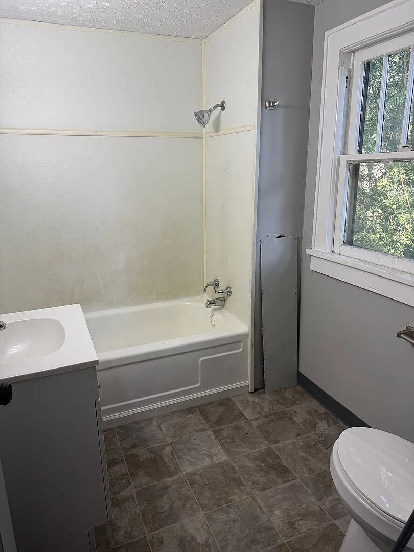3 BR NE Canton House for Rent — Photo 2