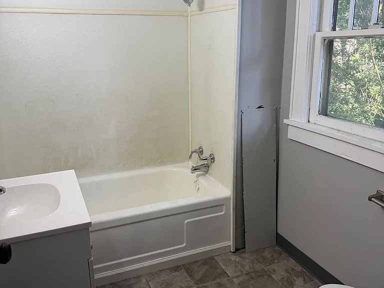1658 Grace Ave NE — Photo 2