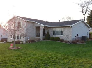 5540 Wintergreen Dr, Dubuque, IA 52002