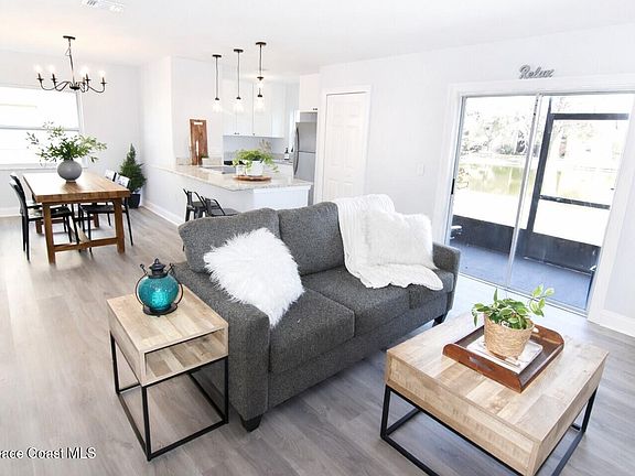 3rd image of 280 Spring Dr APT 1