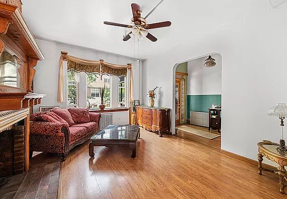 4th image of 607 W 187th St