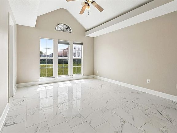 4th image of 369 Oak Point Dr