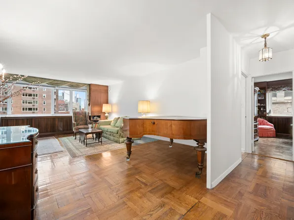 30 West 60th Street image 2 of 11