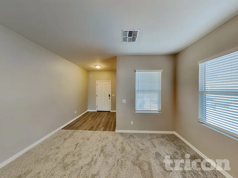 379 W Mammoth Cave Dr — Photo 3