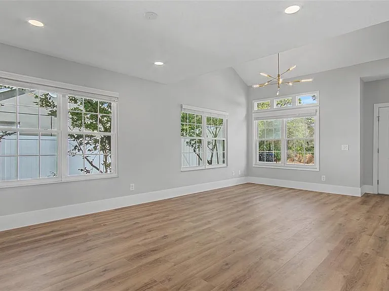 11462 Commercial St — Photo 6