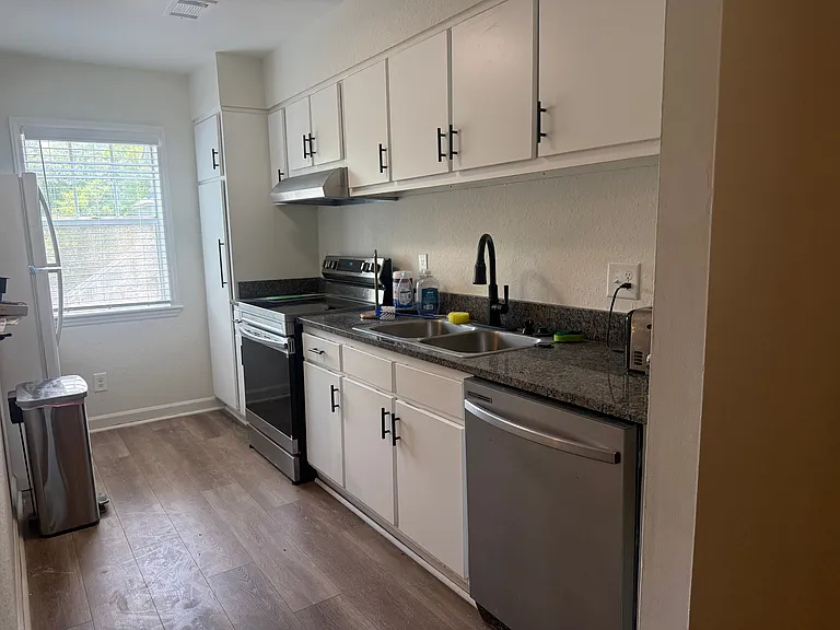 2504 Avent Ferry Rd #MAIN — Photo 8