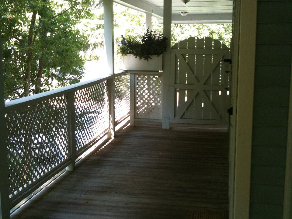 Private front porch with gat