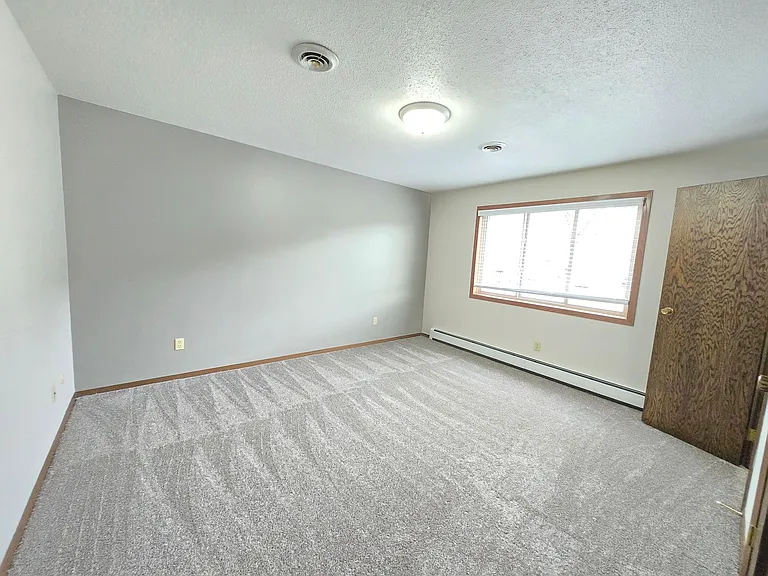 Diplomat Apartments — Photo 11