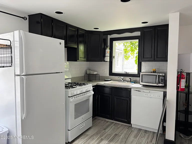 410 Burlington Ave #REAR — Photo 4