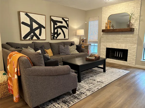 7429 Kingswood Dr, Fort Worth, TX 76133