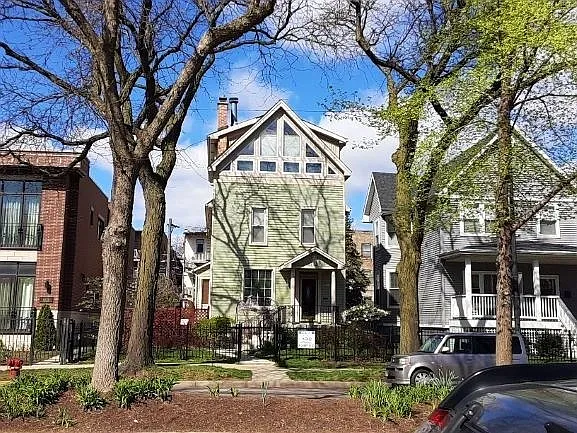 4532 N Ashland Ave photo 1
